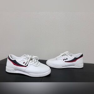 NWT FILA Woman’s White Sneakers W/ Navy & Red Accents Size 6